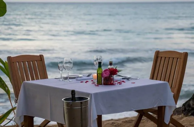 Sublime Samana Hotel romantic diner on the beach